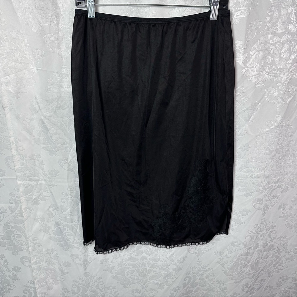 Vanity Fair Black‎ Half Slip